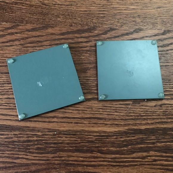 TWO MIRRORED COASTERS WITH FLEURS DE LIS - Picture 4 of 4